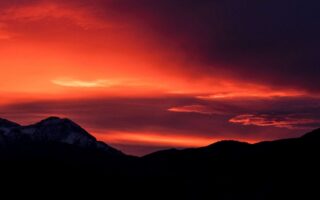 Amoled Sun Rising 4K iPhone 13 Wallpaper scaled