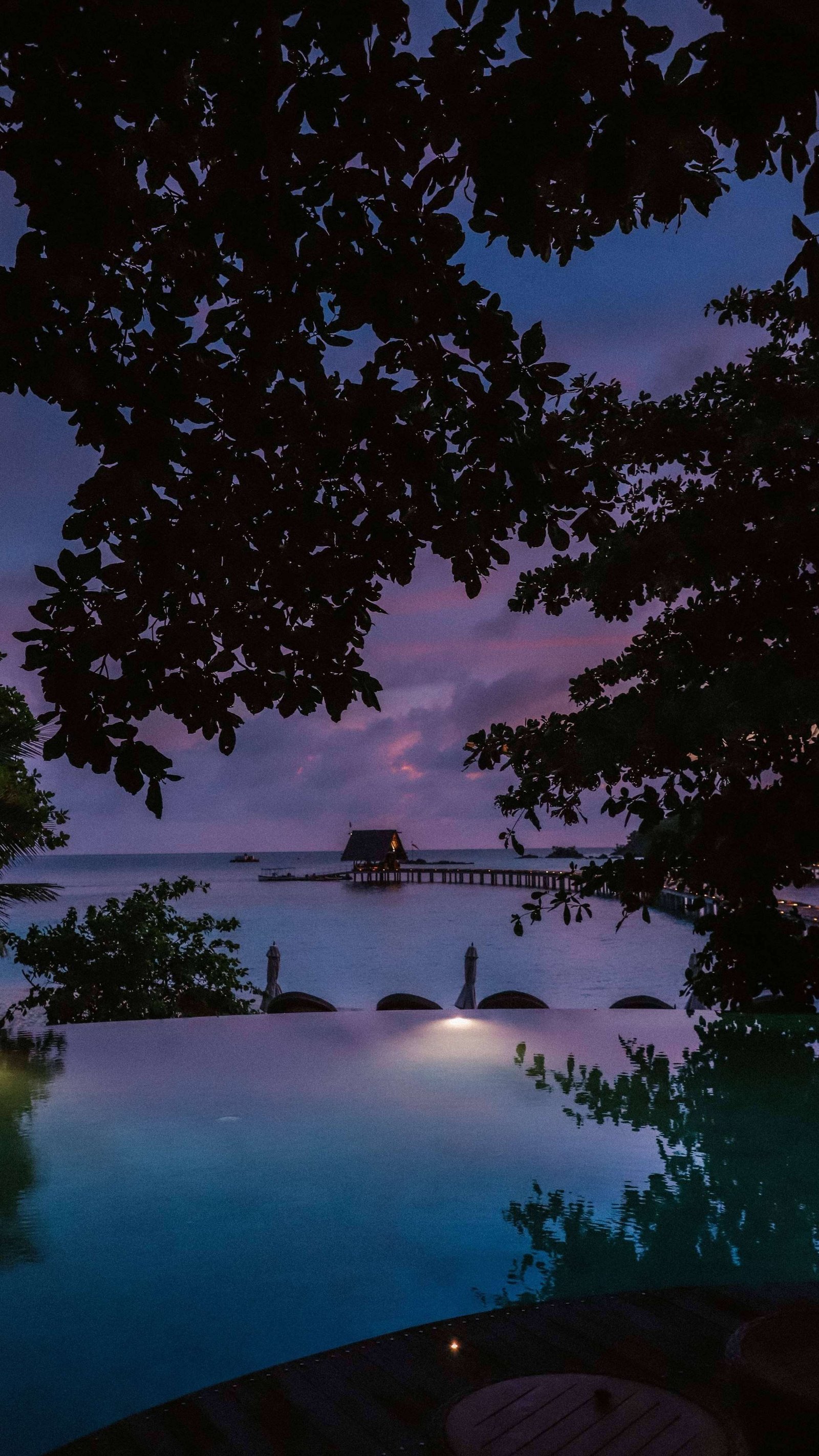 Resort-Evening-4K-iPhone 13 Wallpaper