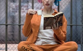 iphone 13 pro max wallpaper Suicide Squad Harley Quinn Margot Robbie movie still screenshot