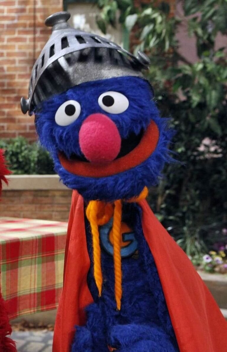 Super Cute elmo wallpaper for iPhone 13 pro max wallpaper