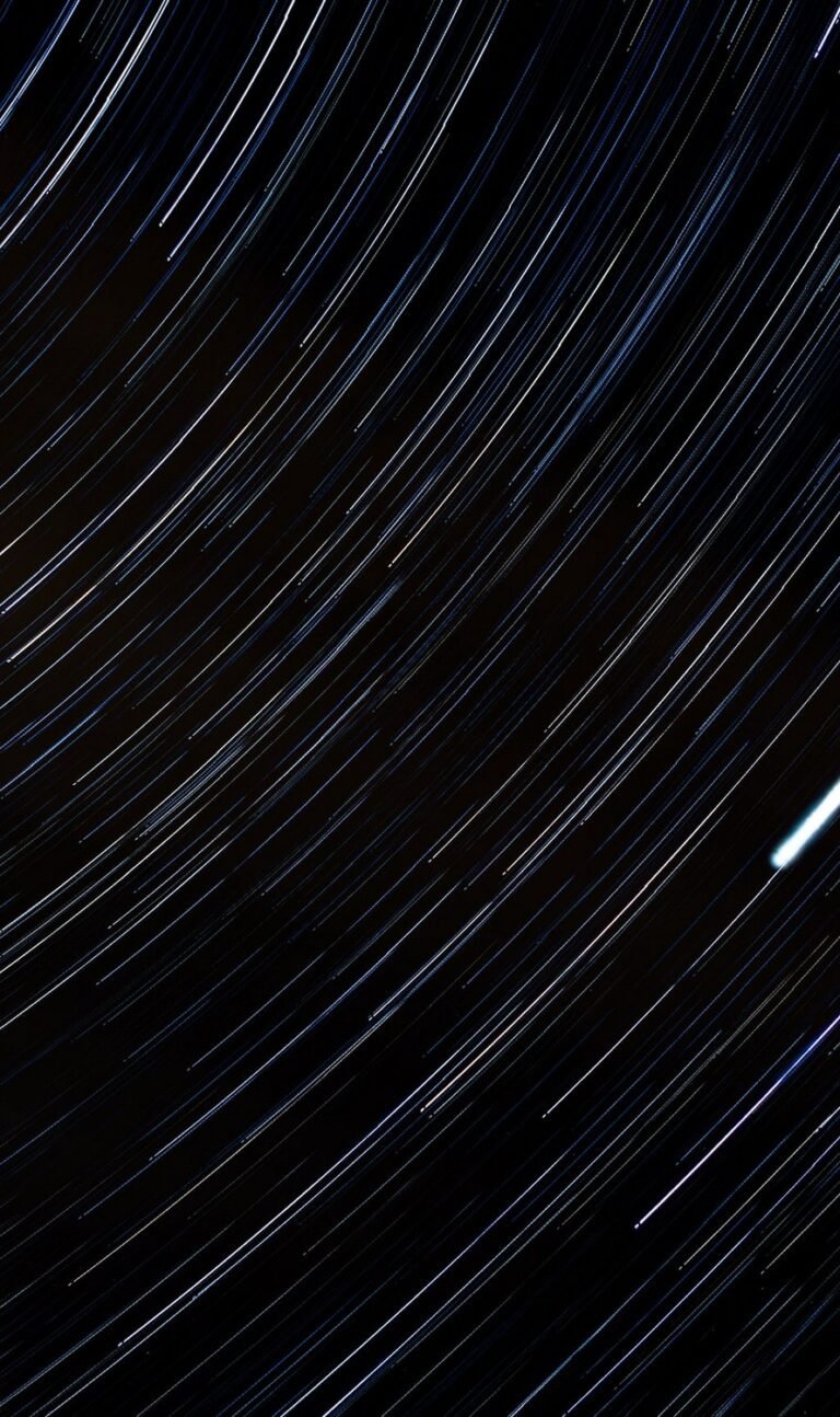 black minimalist wallpaper for iphone 13