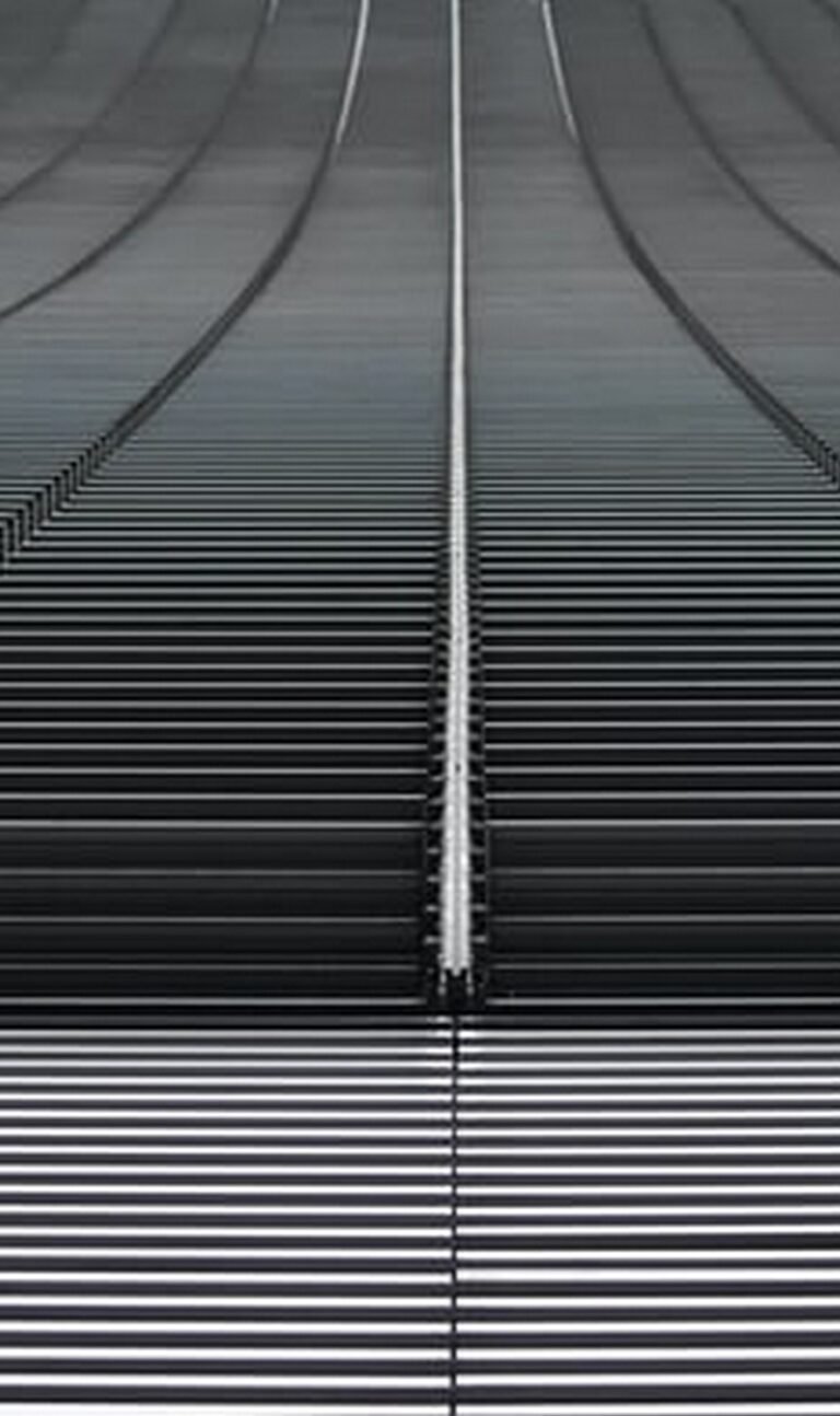 black minimalist wallpaper iphone 13 14