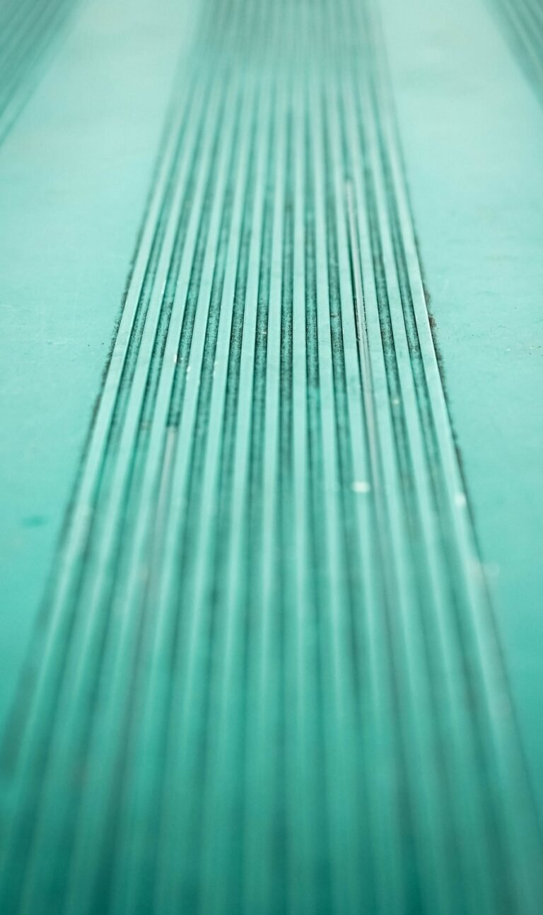 minimalist wallpaper background for iphone 13 2