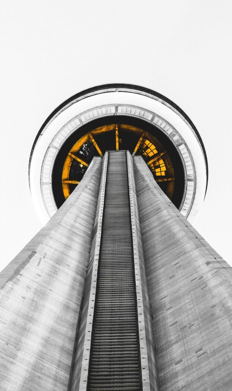 minimalist wallpaper black and white for iphone 13 1
