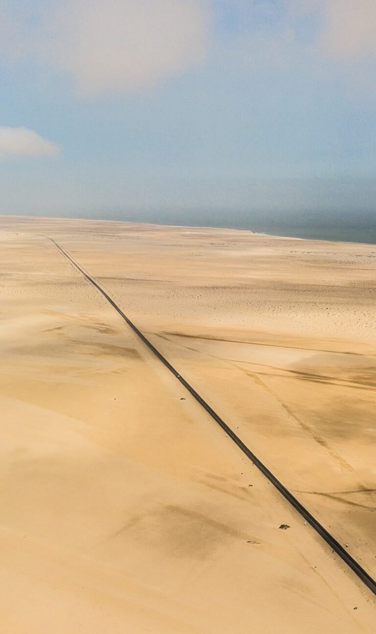 minimalist wallpaper hd for iphone 13