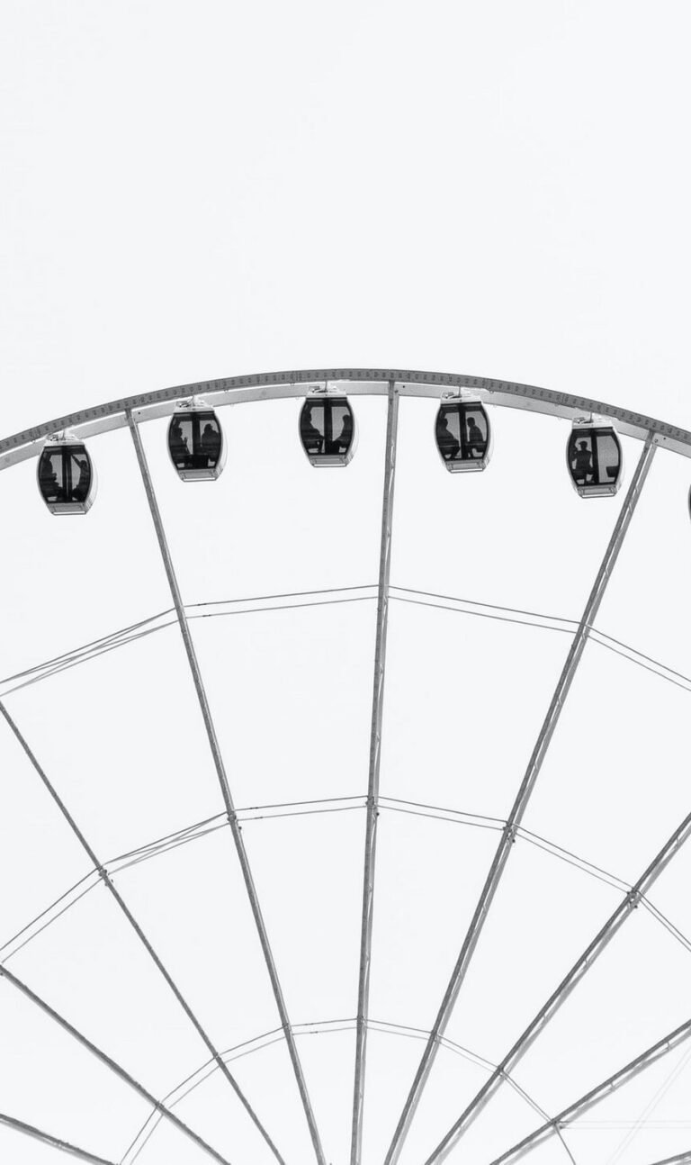 white minimalist wallpaper for iphone 13 2