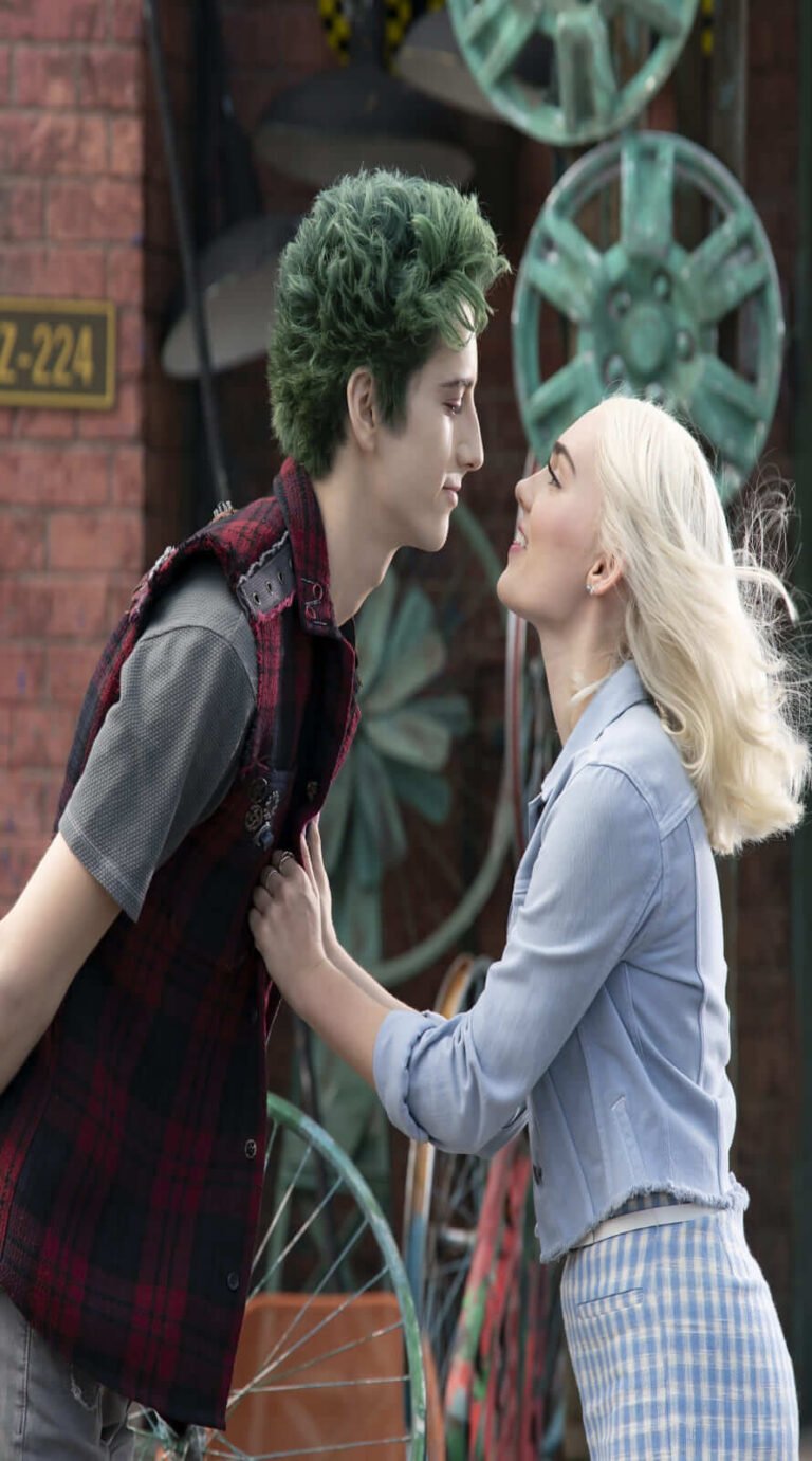 Milo Manheim Meg Donnelly Zombies 3 Officiel Wallpapers Movie Disney iPhone 14 Background